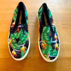 Loudmouth Bora Bora golf kids size 4.5
canvas sneakers shoes tropical floral
